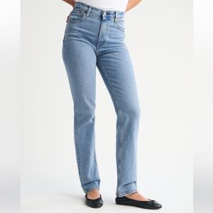 Abercrombie & Fitch Light Wash 90’s Straight Ultra High Rise Jeans Size 28/6R